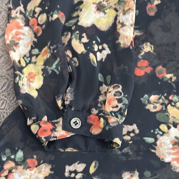 Forever 21 dark floral chiffon blouse, long sleeve sheer button front top M - Picture 5 of 9